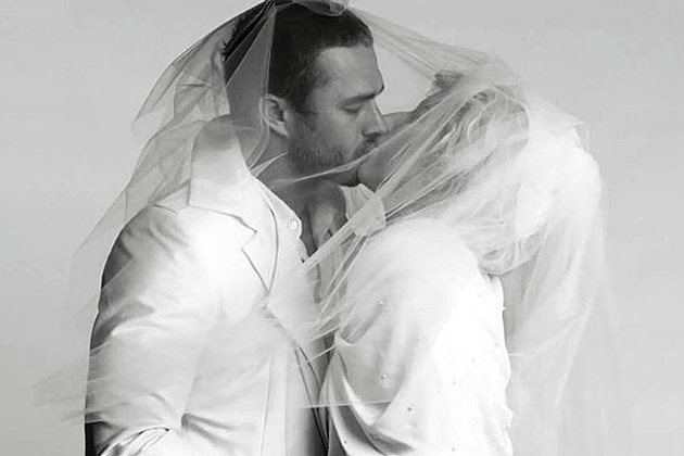 Lady Gaga Taylor Kinney Kissing