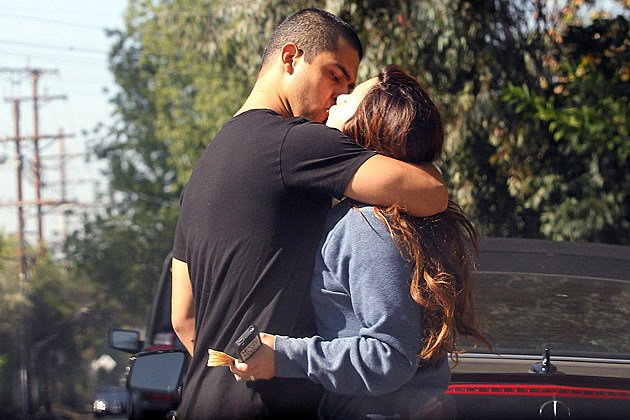 Demi Lovato Wilmer Valderrama Kissing