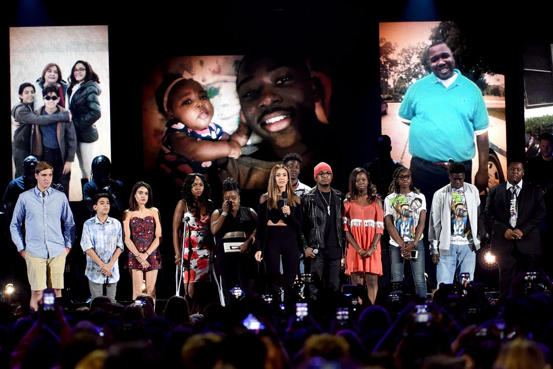 Teen Choice Awards gun violence jessica alba ne-yo