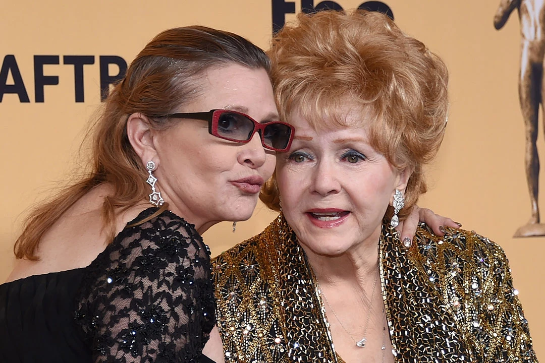 http://popcrush.com/files/2016/12/carrie-fisher-debbie-reynolds.jpg