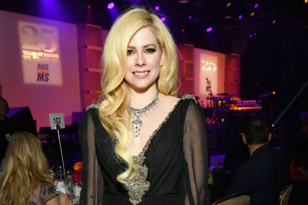 Avril lavigne dating list