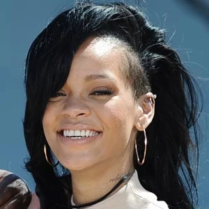 Shaved Sides – Best Rihanna Hairstyles