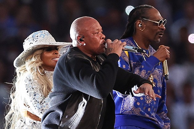 Mary J. Blige, Dr. Dre and Snoop Dogg at the 2022 Super Bowl Halftime Show
