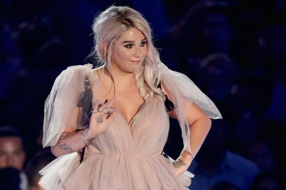 Kesha Claims MTV Lost Her VMAs Seat, so She Sat on the Floor
