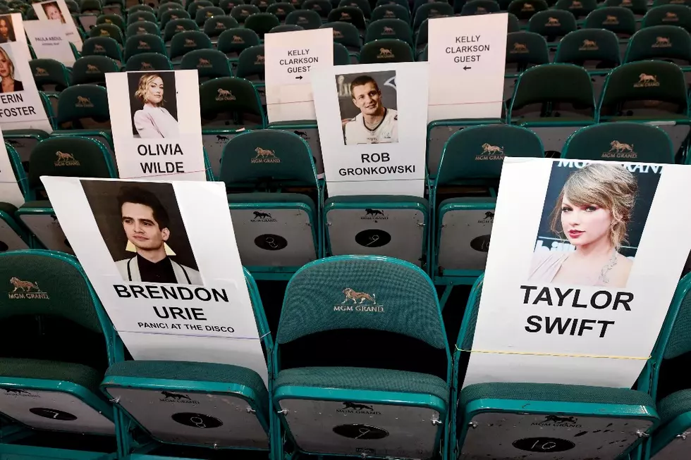 Taylor Swift Is Sitting Next to the Jonas Brothers at the 2019 BBMAs