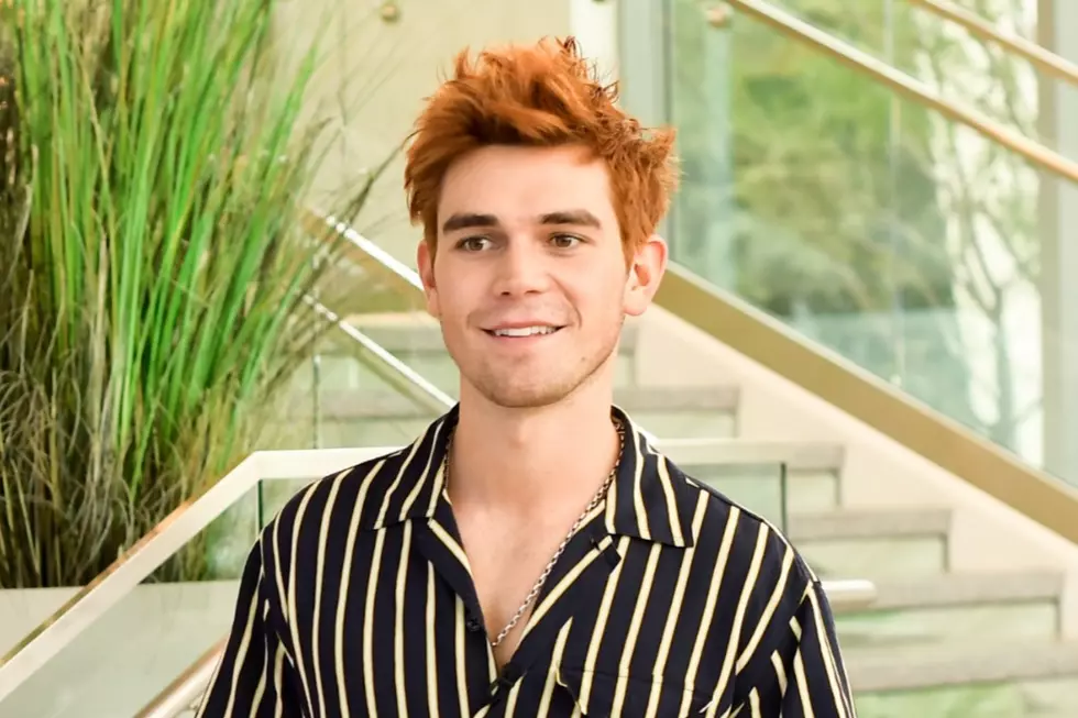 ‘Riverdale’ Star KJ Apa Performs at Hangout Music Festival