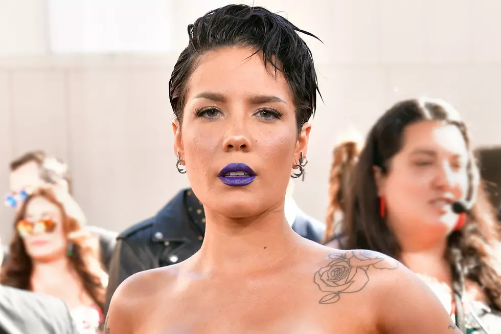 Halsey’s Unshaven Armpits Receive Mixed Reactions, Demi Lovato’s Praise