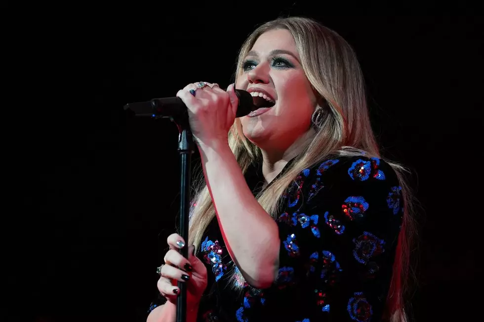 11 Kelly Clarkson ‘Kellyoke’ Covers That Rival the Original: WATCH